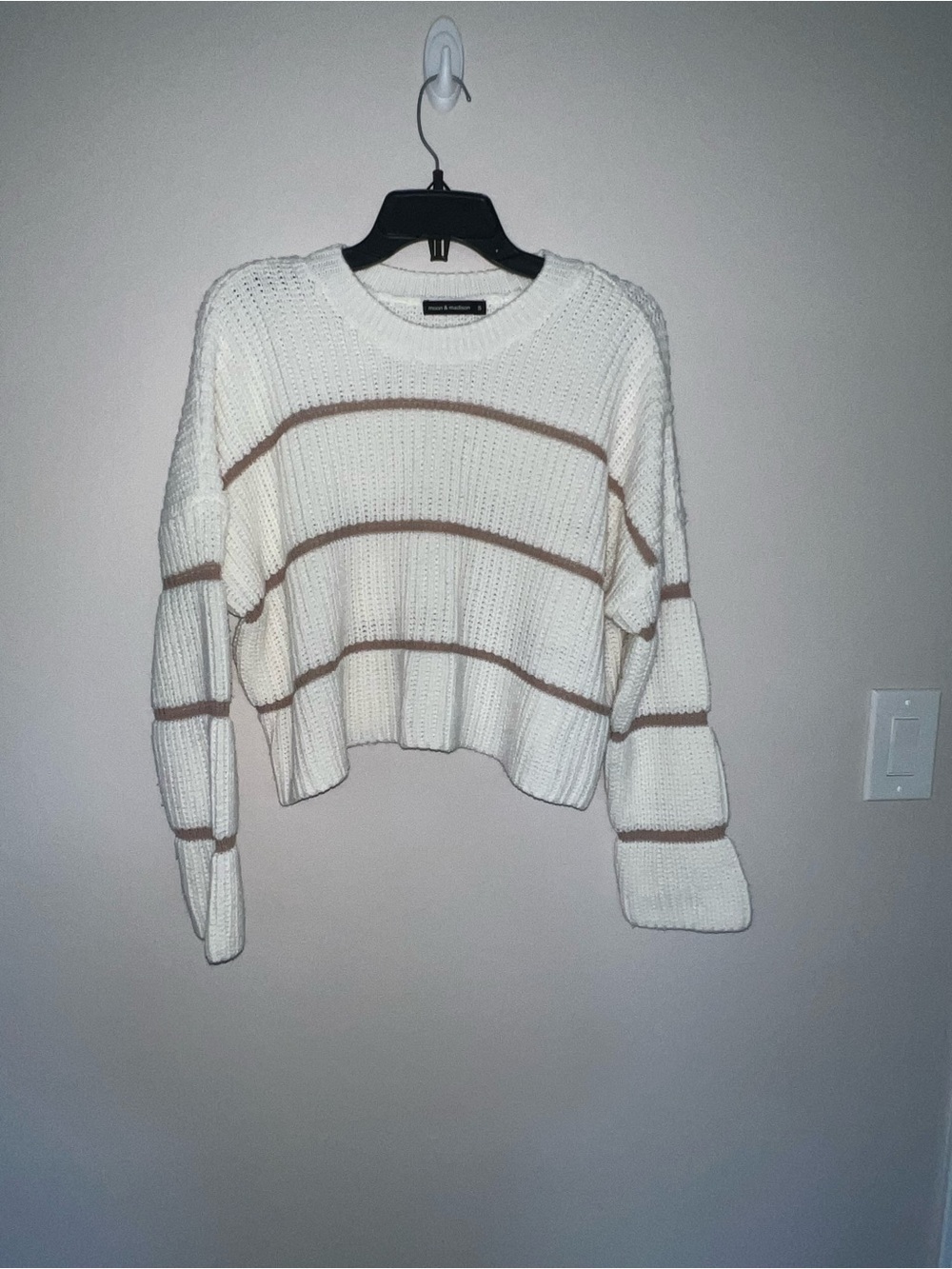 moon & madison Cream and Tan Striped Cropped Knit Sweater small